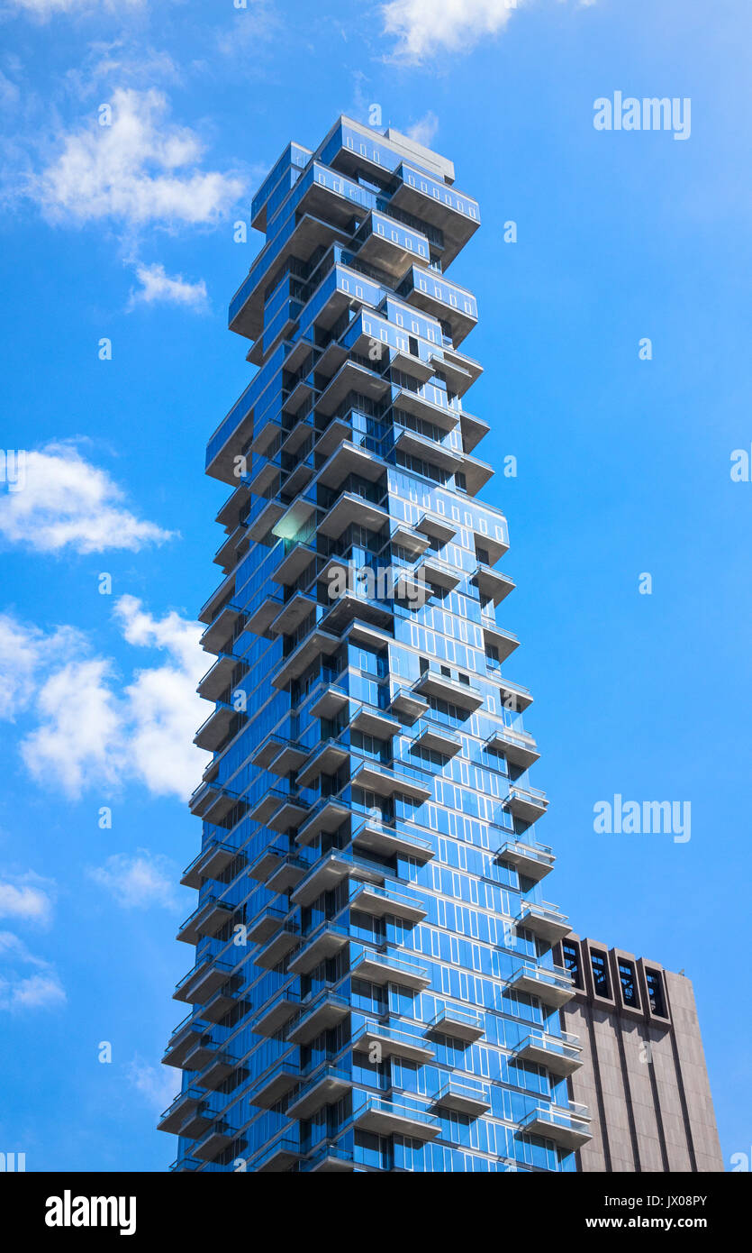 56 Leonard, un edificio alto de condominios de lujo en TriBeCa en la Ciudad de Nueva York Foto de stock