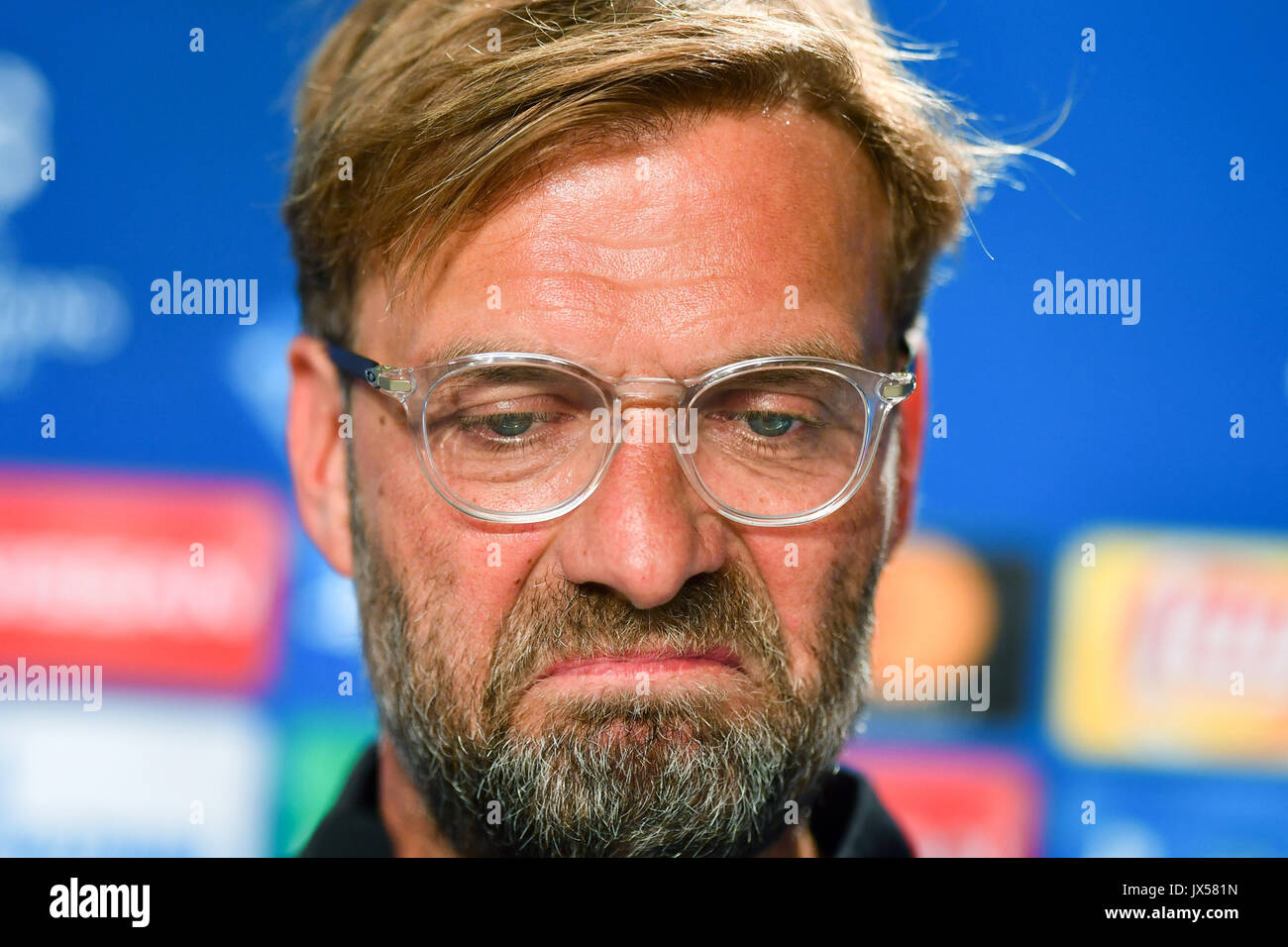 Jurgen klopp glasses fotografías e imágenes de alta resolución - Alamy