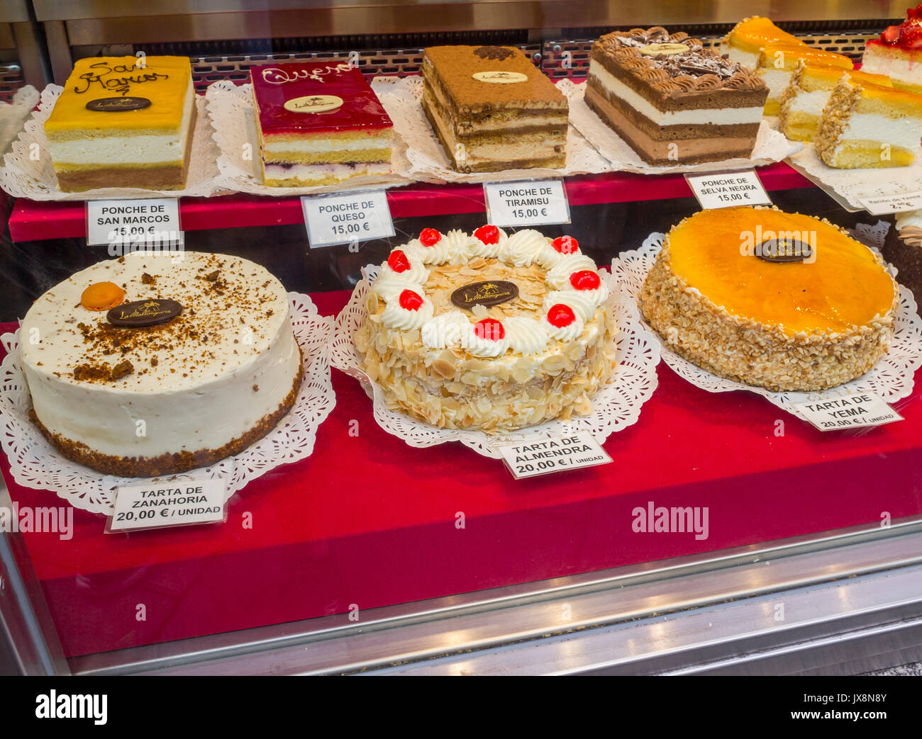 mediodía Agacharse visual Tartas de la pastelería la mallorquina. La Puerta del Sol. Madrid. España Fotografía de stock - Alamy mediodía Agacharse visual Tartas de la pastelería la mallorquina. La Puerta del Sol. Madrid. España Fotografía de stock - Alamy