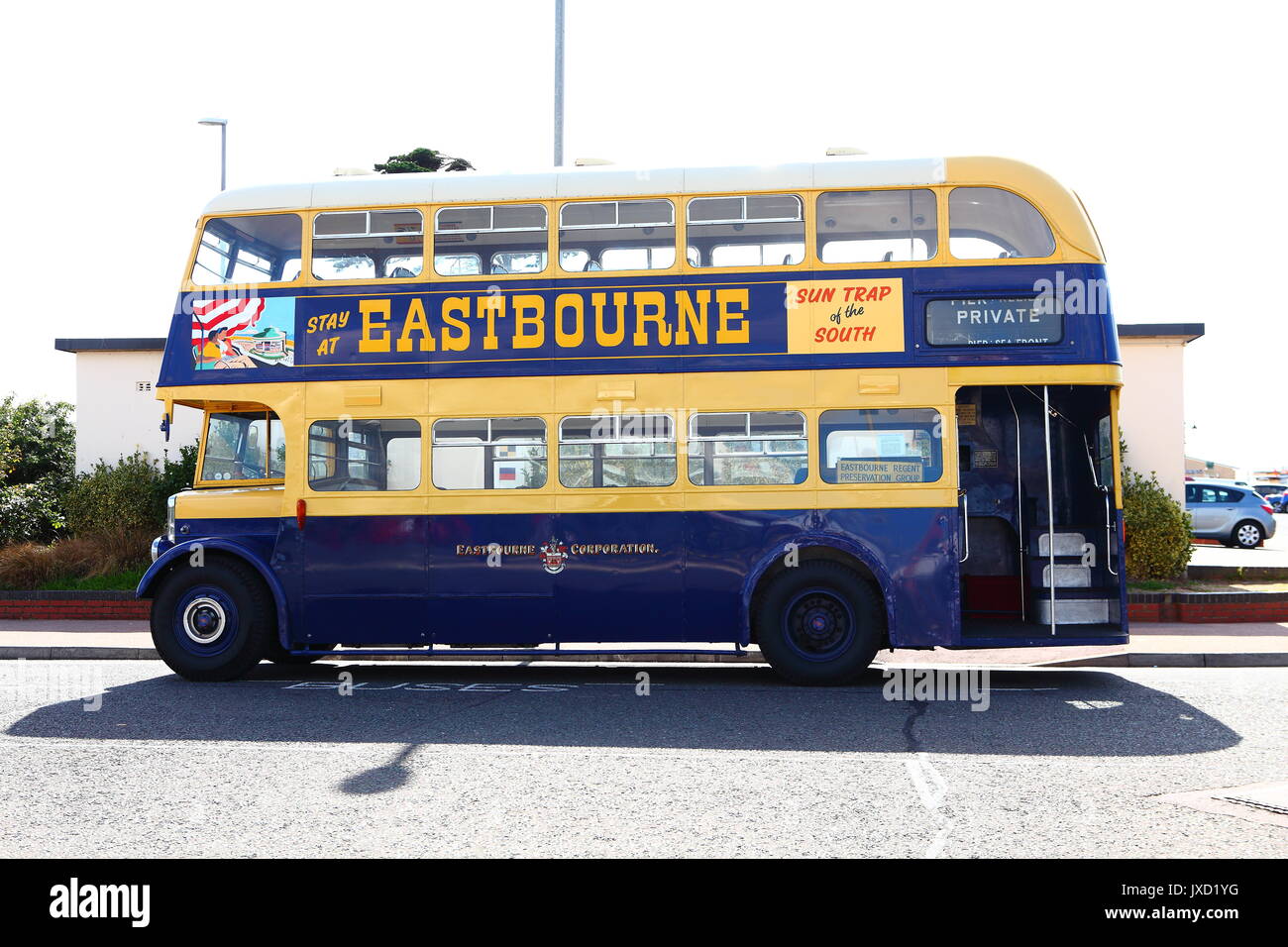 Eastbourne conserva Corporation AEC Regent doble ómnibus AHC 442 visto en una visita a Southsea. Foto de stock