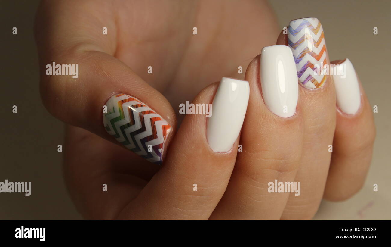 Diseño de uñas de manicura para chicas hermosas, verano 2017 Fotografía de  stock - Alamy