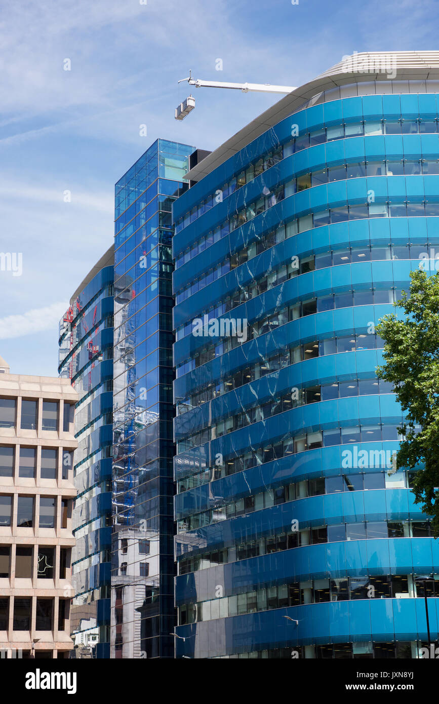 Edificios de oficinas en Aldgate y la ciudad de Londres. Foto de stock