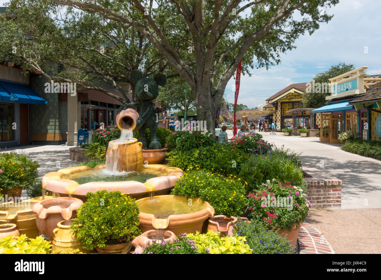 Mickey y las ollas de arcilla en Fountain Springs de Disney, Walt Disney World, Orlando, Florida. Foto de stock