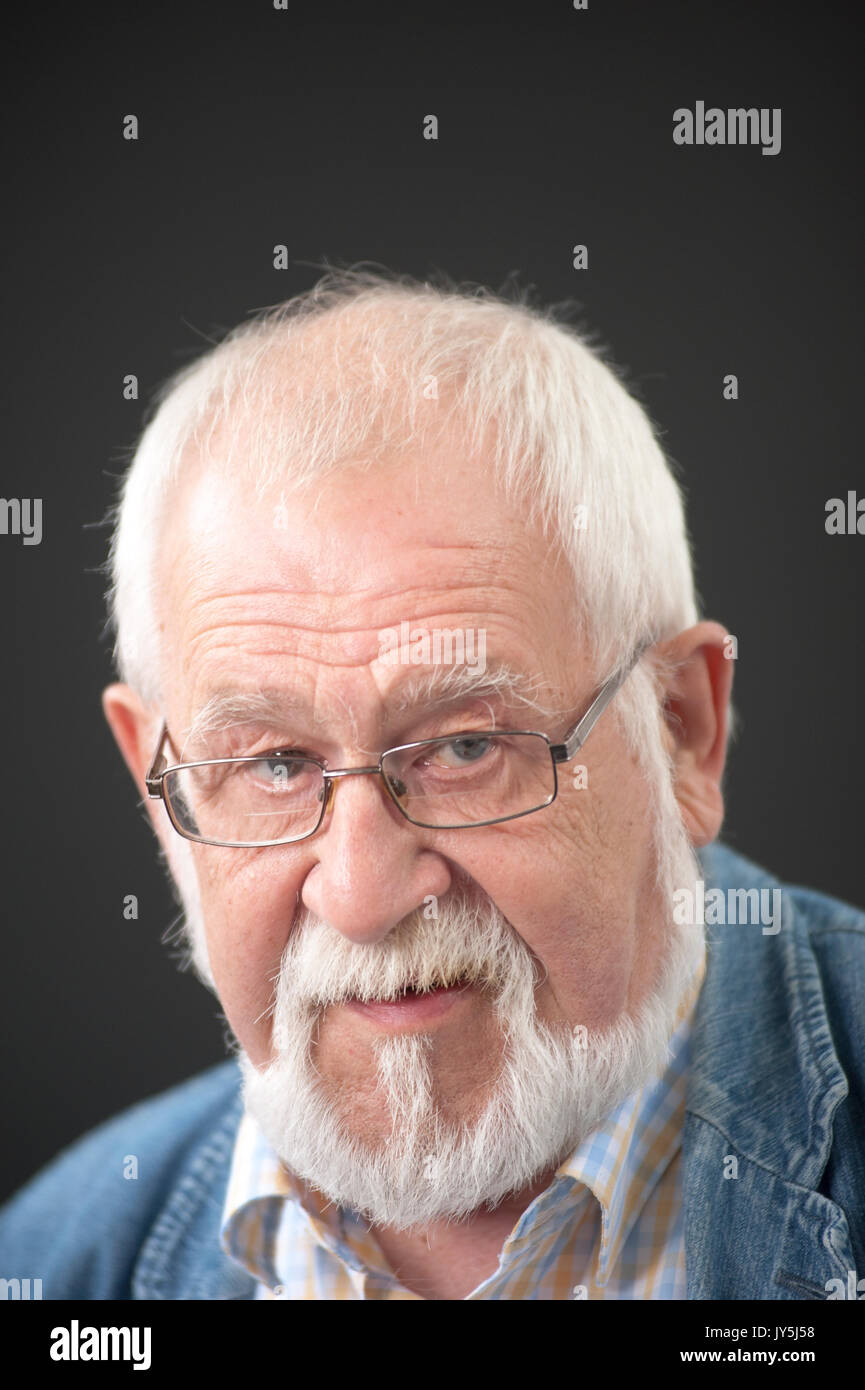 Edimburgo, Reino Unido. El 18 de agosto de 2017. Douglas Dunn OBE, es un poeta escocés, académico y crítico apareciendo en el Edinburgh International Book Festival. Crédito: Lorenzo Dalberto/Alamy Live News Foto de stock