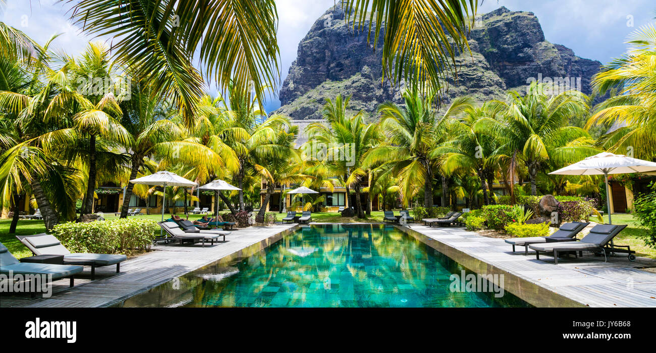 Magnífico spa territorio con piscina tropical de Isla Mauricio Foto de stock