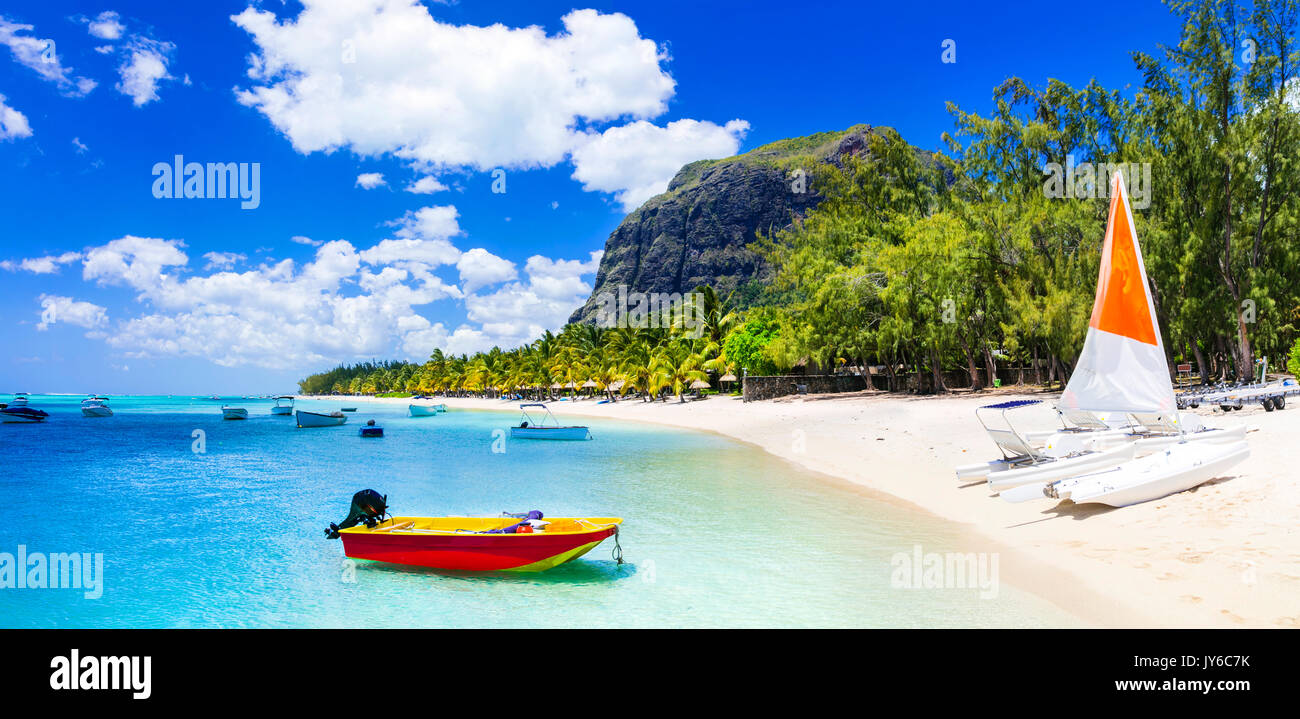 Preciosas playas de Isla Mauricio, actividades de deporte acuático. Foto de stock