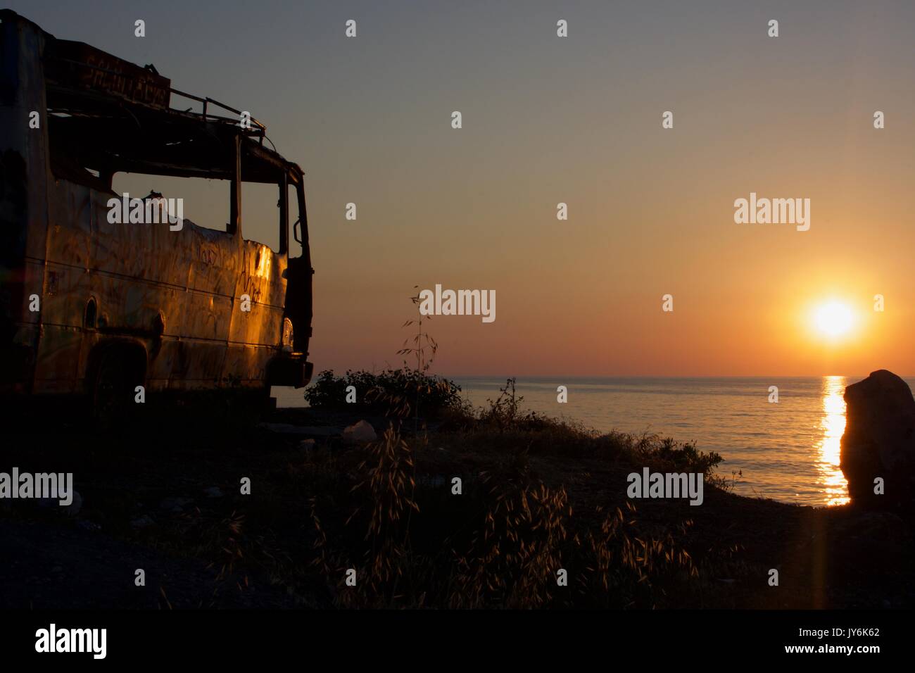 Graffiti camper puesta del sol vista Norte de Chipre Foto de stock
