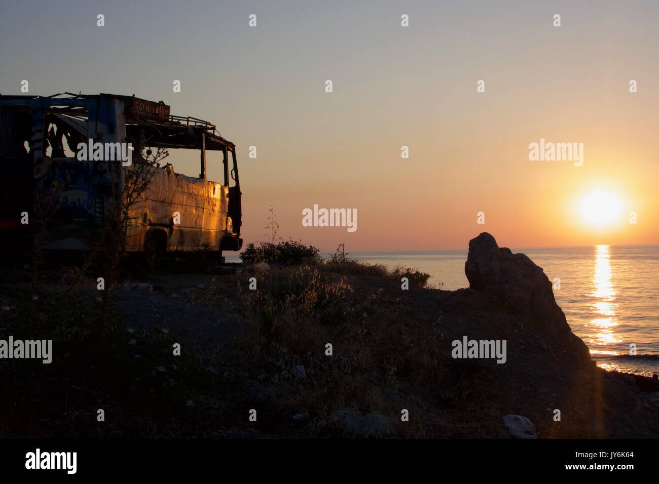 Graffiti camper puesta del sol vista Norte de Chipre Foto de stock