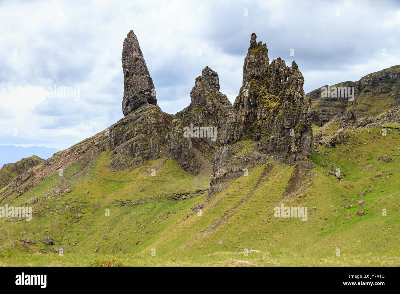 El viejo hombre de Storr formación rocosa en la Isla de Skye, en la costa occidental de Escocia. Foto de stock