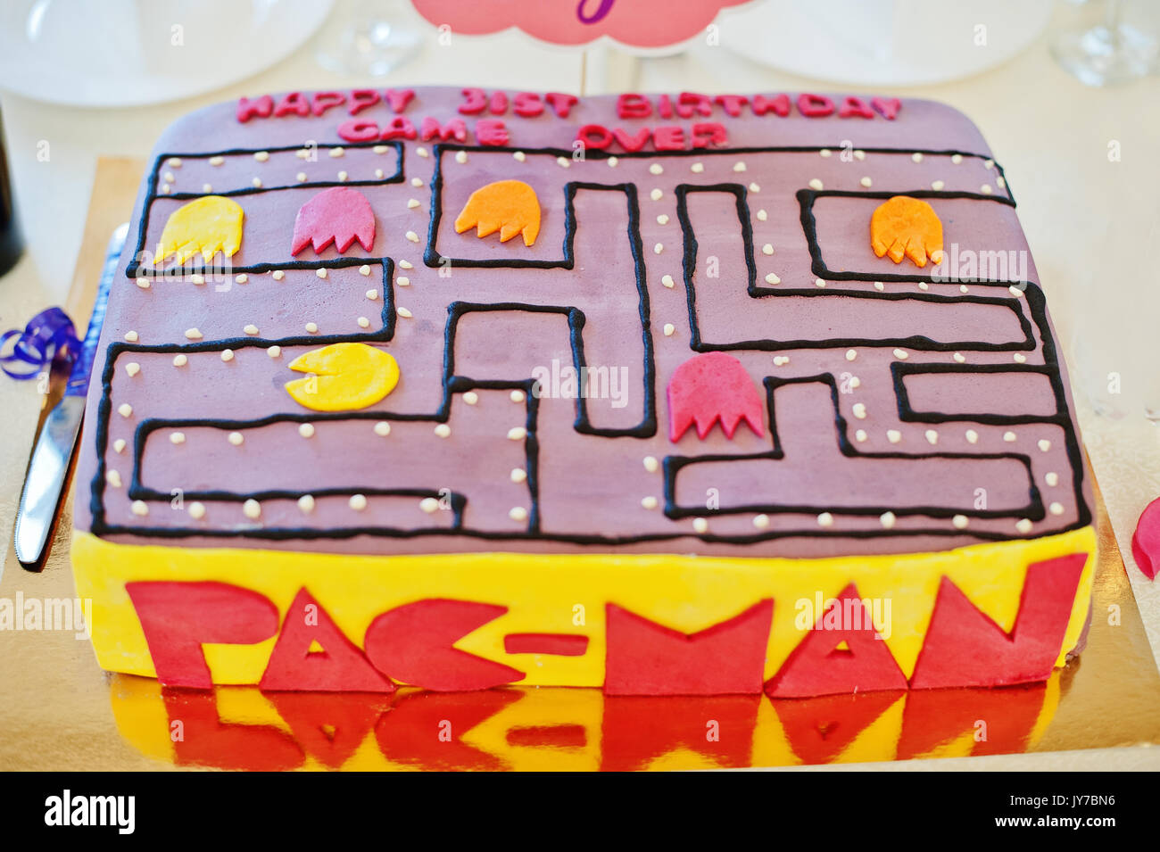 Pacman cake fotografías e imágenes de alta resolución - Alamy