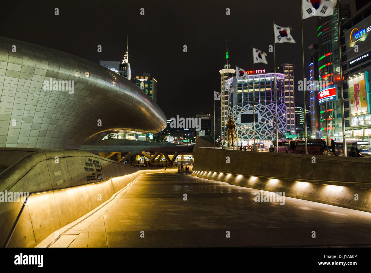 Diseño Dondaemun Plaza (DPP) es un complejo multiuso orientadas al