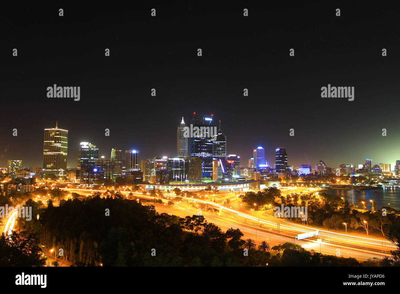 Hermosa ciudad de Perth en la noche del parque Kings Foto de stock
