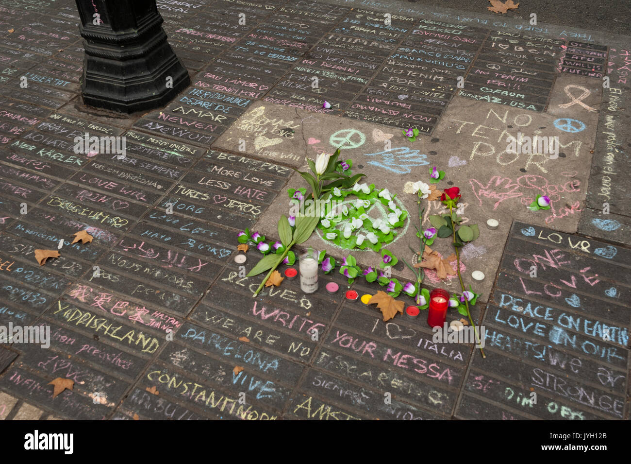 Barcelona, Cataluña, España. 19 Aug, 2017. Homenajes a las víctimas de ataque de Barcelona. Crédito: Charlie Pérez/Alamy Live News Foto de stock