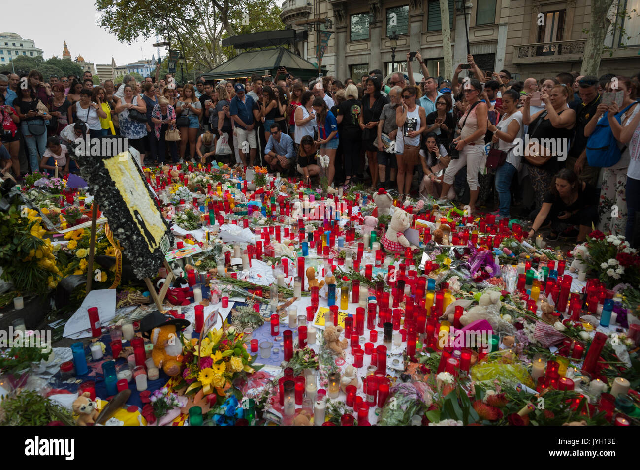 Barcelona, Cataluña, España. 19 Aug, 2017. Homenajes a las víctimas de ataque de Barcelona. Crédito: Charlie Pérez/Alamy Live News Foto de stock