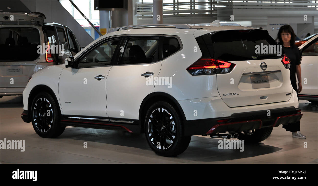 17 Nissan X Trail Hybrid Nismo Trasera Paquete De Rendimiento Fotografia De Stock Alamy