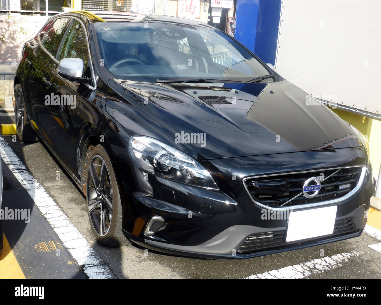 Segunda generación de Volvo V40 T5 R frontal de diseño Fotografía de stock  - Alamy