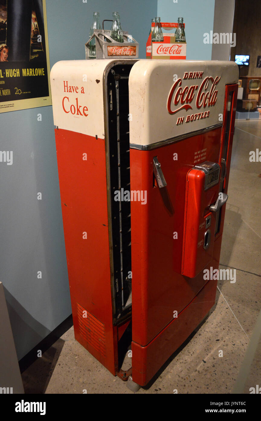 Vintage Coke Machine Fotografía de stock - Alamy