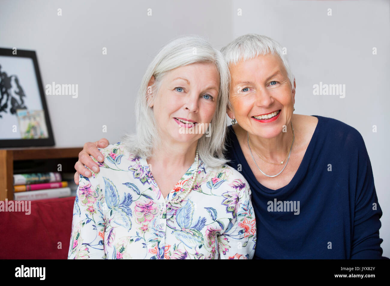 Retrato de dos mujeres mayores Foto de stock