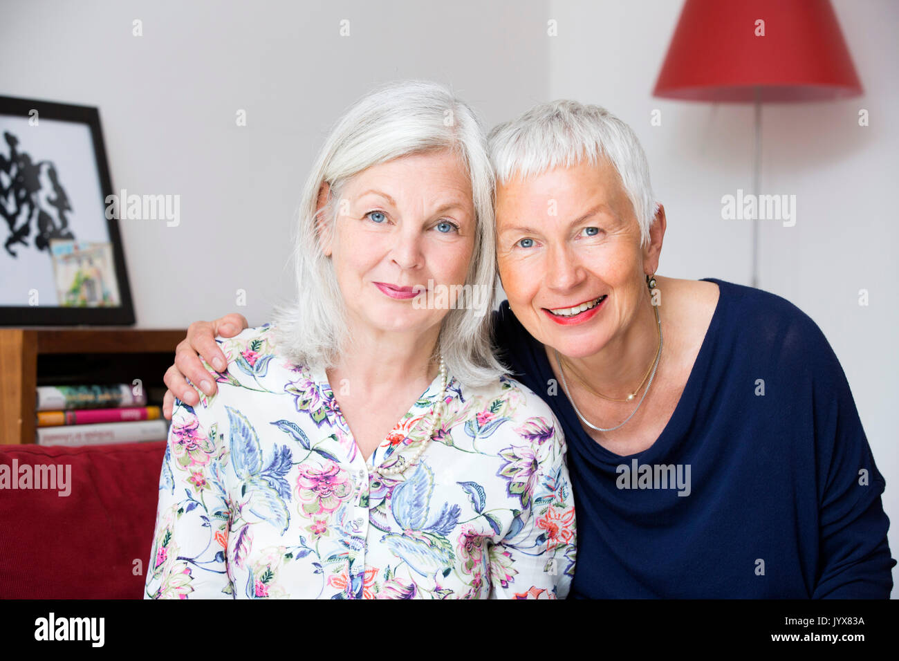 Retrato de dos mujeres mayores Foto de stock
