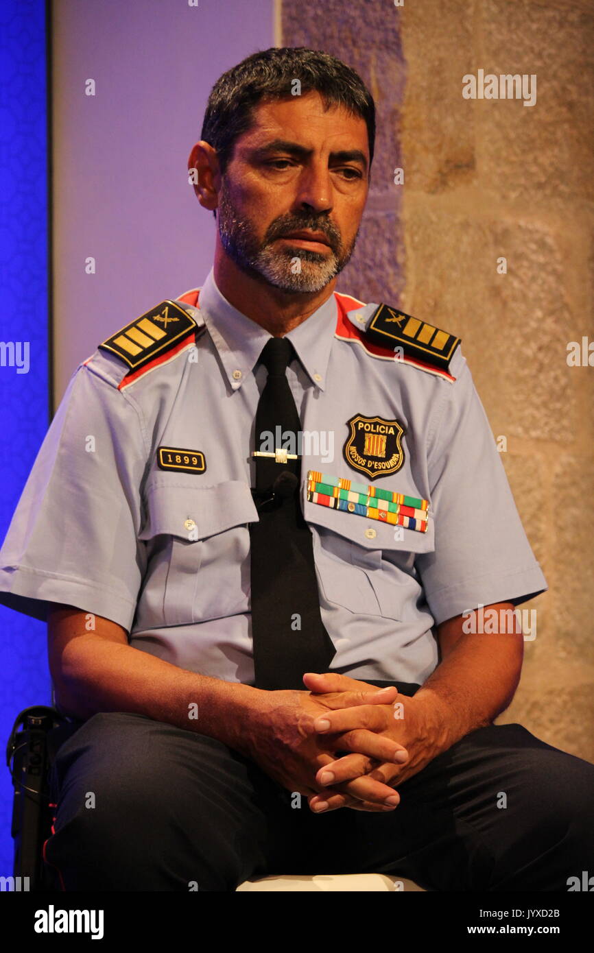 Barcelona, España. 20 Aug, 2017. Mayor de la policía catalán Josep Lluís Trapero dando detalles del ataque terrorista en Las Ramblas durante una conferencia con la prensa extranjera en el Palau de la Generalitat: Dino Geromella Crédito/Alamy Live News Foto de stock