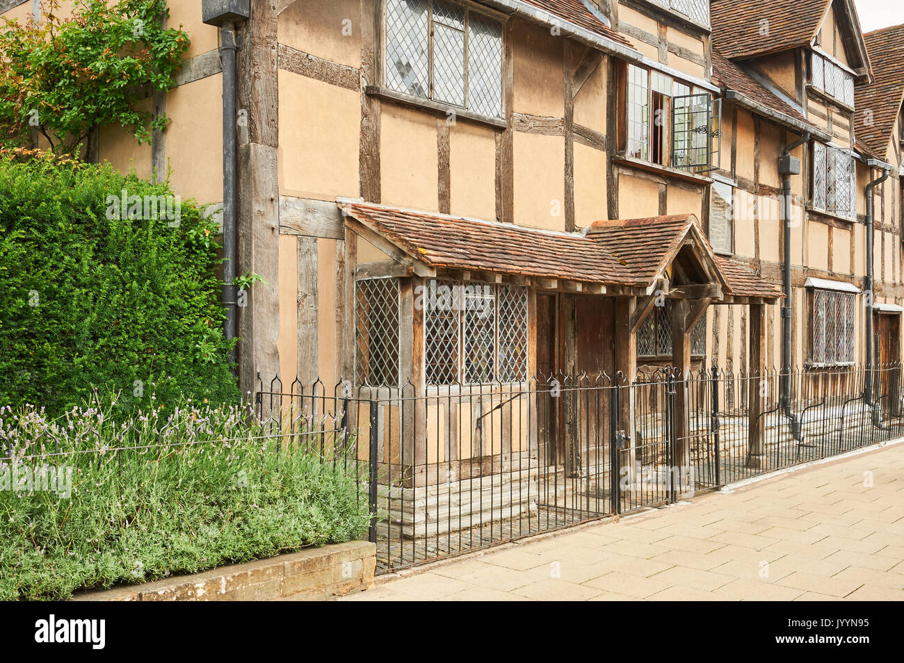 El lugar de nacimiento de William Shakespeare, un edificio de entramado de madera medievales en Stratford upon Avon, Warwickshire, es un edificio histórico protegido. Foto de stock