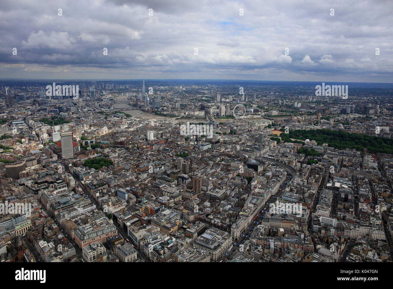 Una vista panorámica de Londres desde Marylebone mostrando el horizonte y el Río Támesis en la distancia Foto de stock