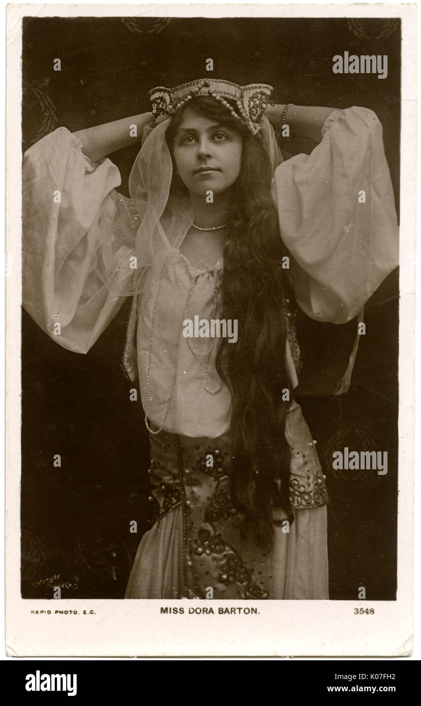 DORA BARTON actriz, en traje oriental Fecha: 1908 Foto de stock