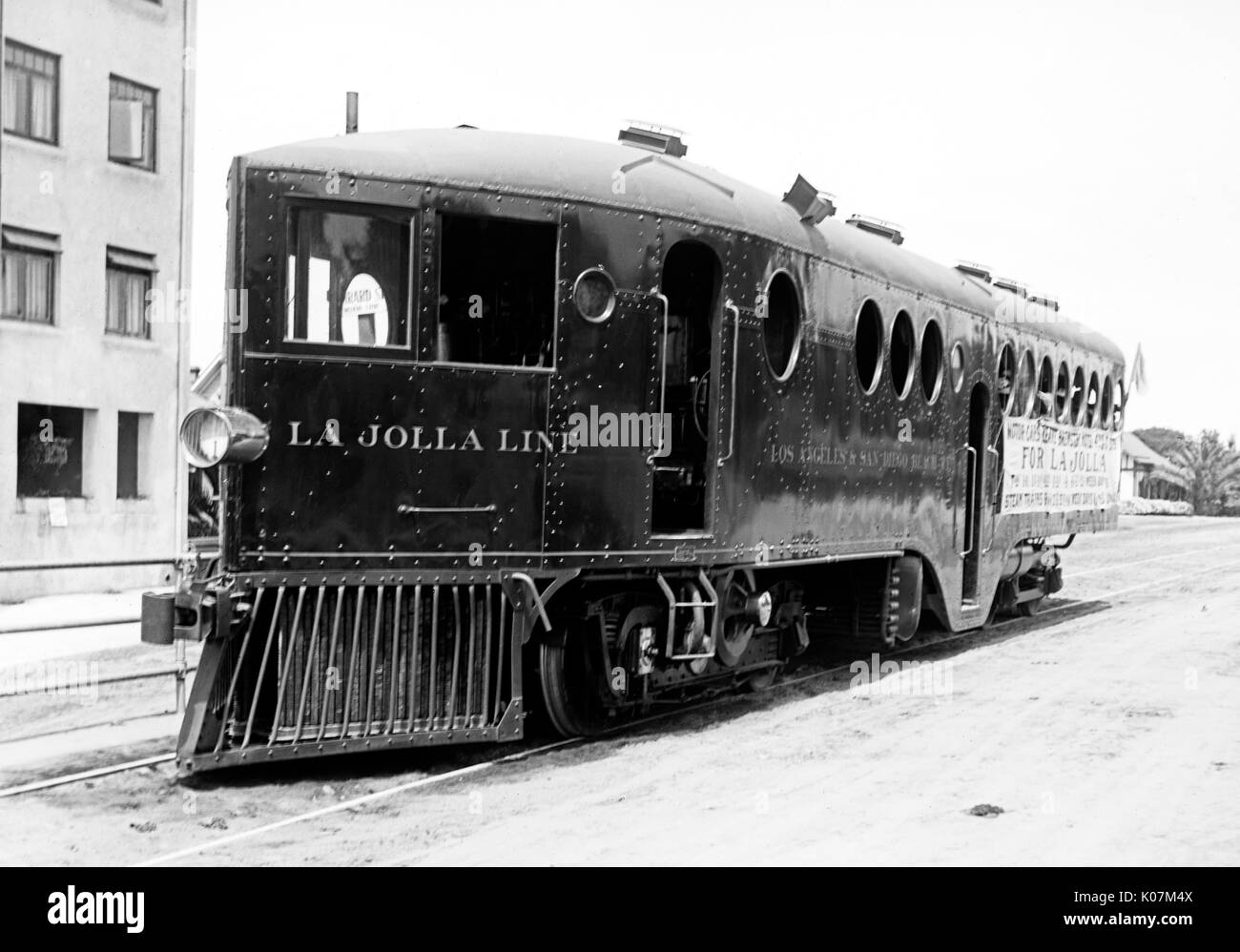 Un motor de gasolina de coche funcionando desde San Diego, La Holla, California, EE.UU. Fecha: circa 1910 Foto de stock