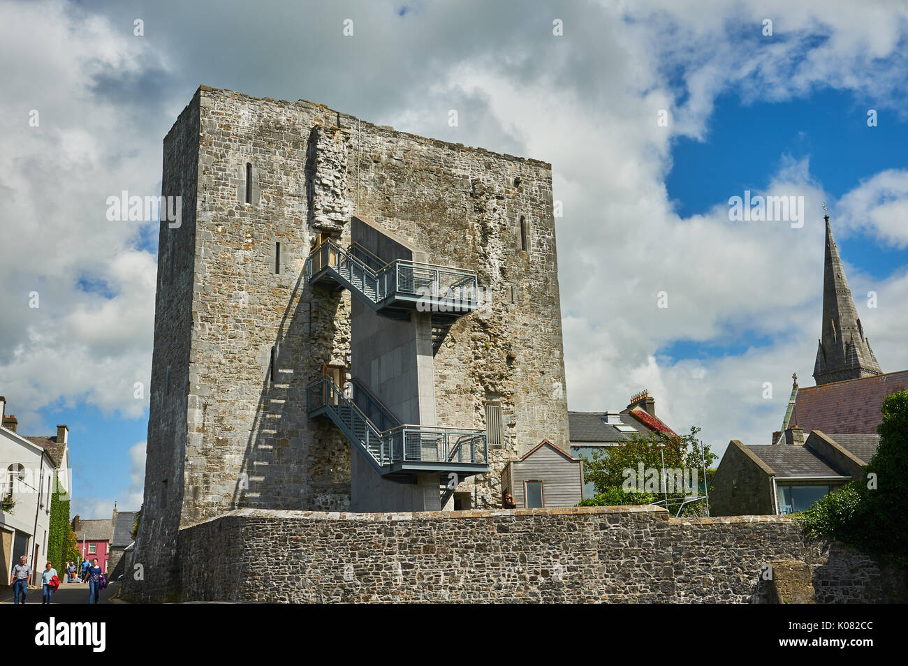Las ruinas del castillo de Listowel en el centro de la ciudad, en el condado de Kerry, Irlanda Foto de stock