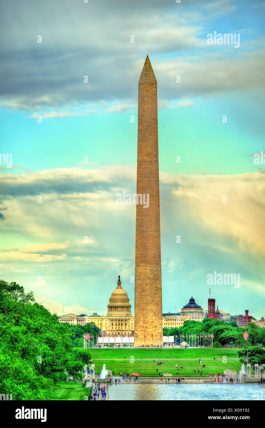 El Monumento a Washington y el Capitolio de los Estados Unidos en el National Mall en Washington, D.C. Foto de stock
