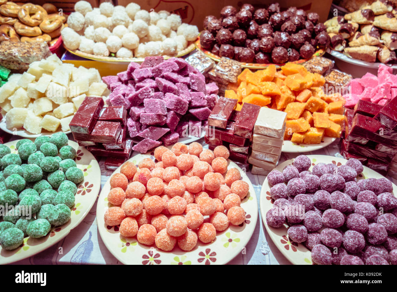 Dulces tradicionales en la celebración del Corpus Christi en Ecuador en  Cuenca el 19 de junio de 2014 Fotografía de stock - Alamy