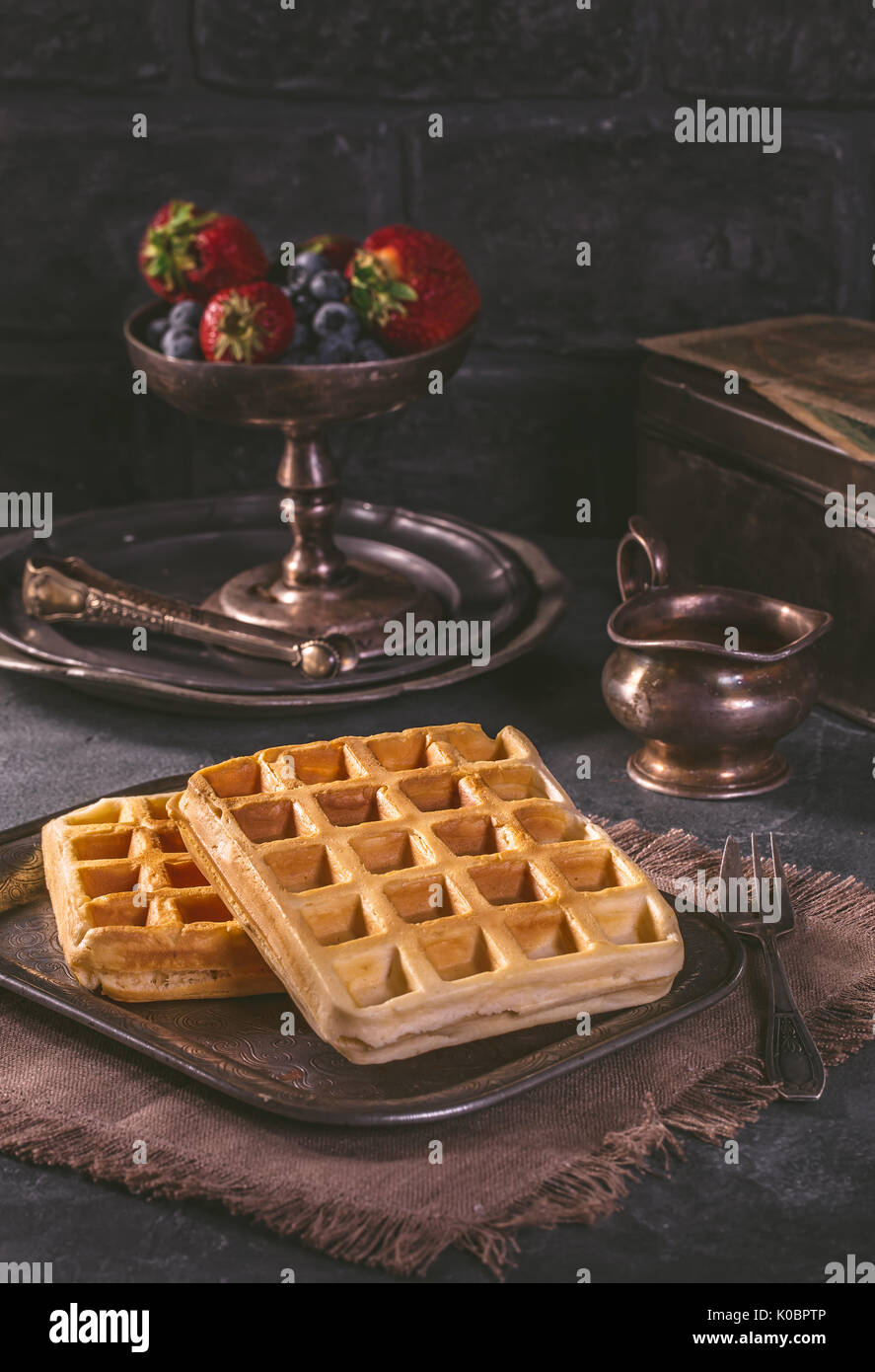 Waffles belgas sin adornar Foto de stock