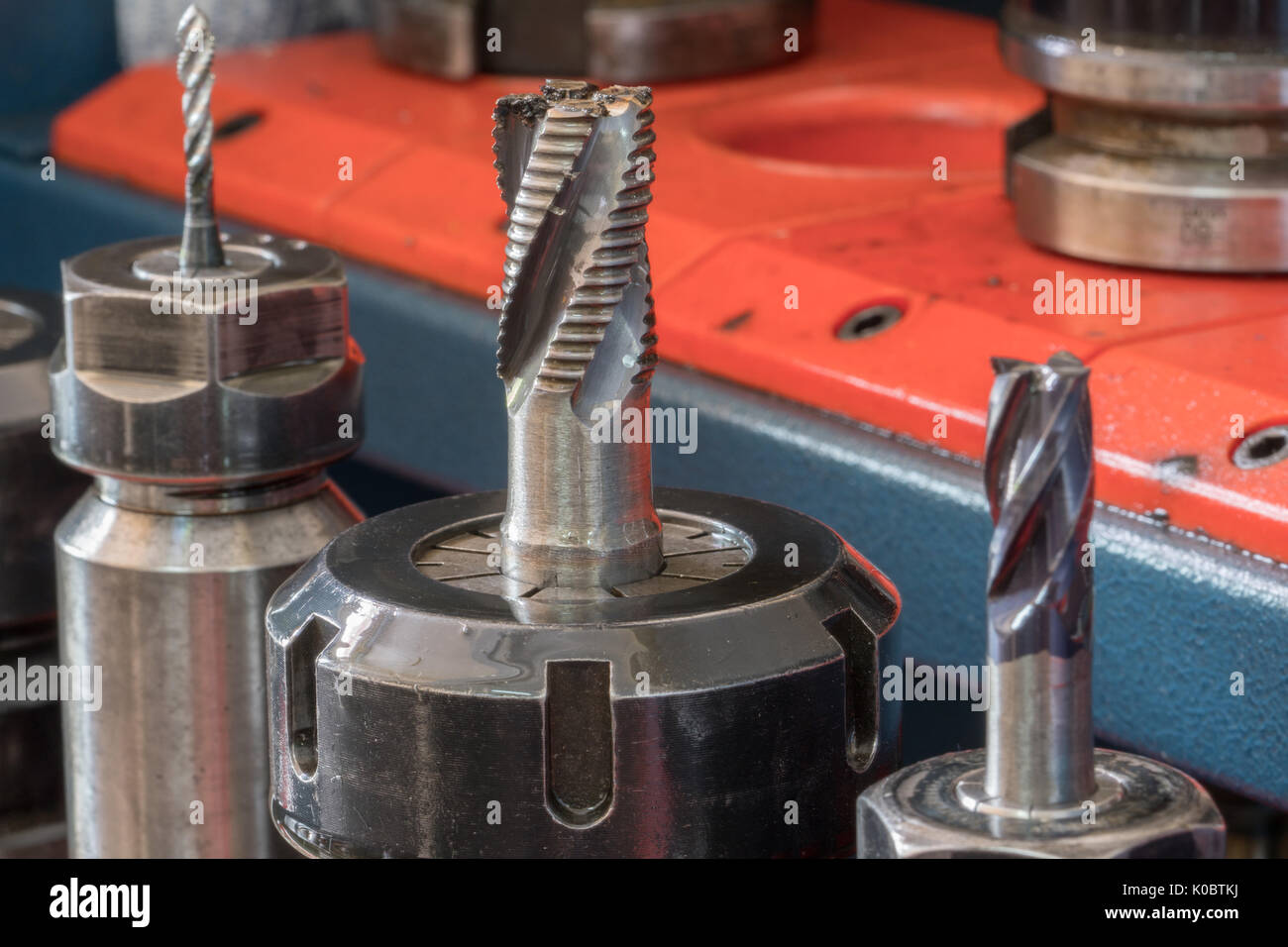 Fresadora CNC con fresa de carburo metálico, profesional de herramientas de  corte Fotografía de stock - Alamy