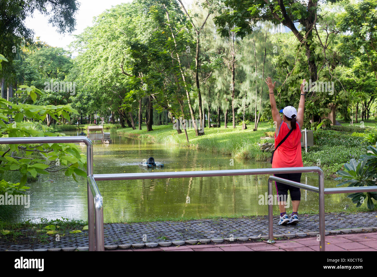 Ejercicios matutinos en el Parque Lumphini, Bangkok, Tailandia Foto de stock