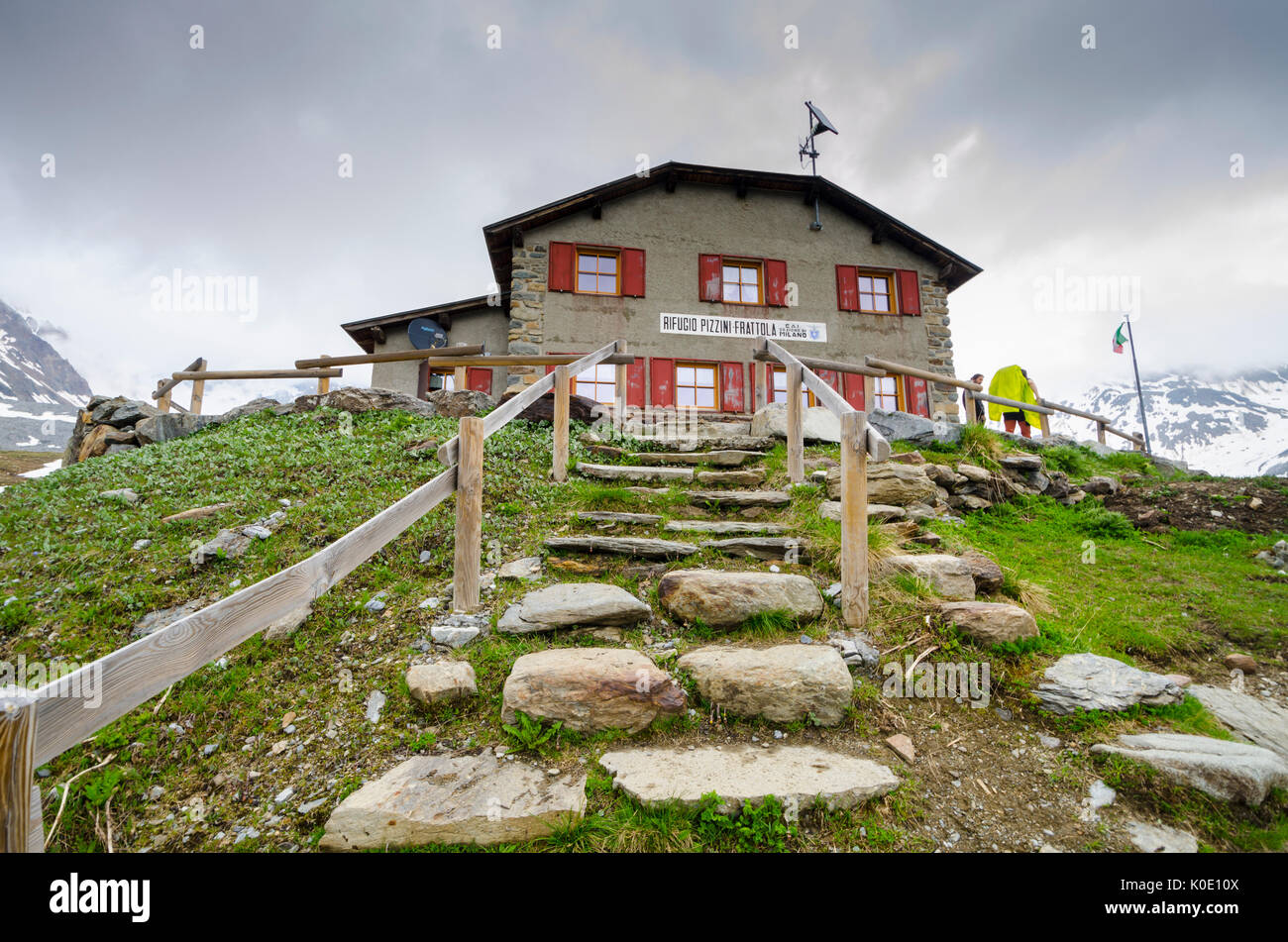 Pizzini refugio (Valtellina, Lombardía, Alpes Italianos, Italia) Foto de stock