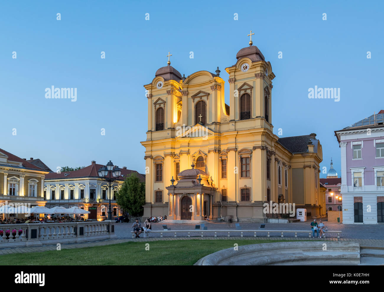 La Catedral de San Jorge (La Cúpula), Union Square, Timisoara, en Rumania Foto de stock