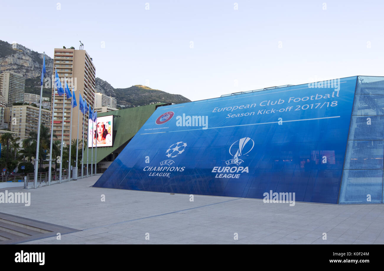 Mónaco, Monte Carlo - Agosto 22, 2017: en la fase de grupos de la Liga de Campeones de la UEFA Dibujar y Jugador del Año Premios, Kick Off Temporada 2017-2018 preparativos | Verwendung weltweit Foto de stock