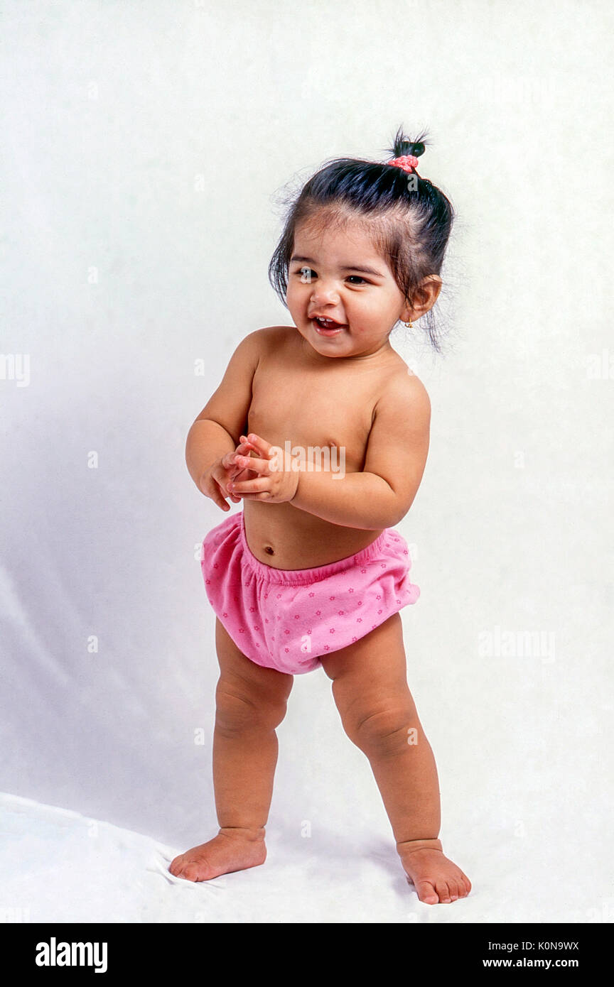 Niña de 11 meses de edad, Maharashtra, India, Asia, Sr.#556 Foto de stock