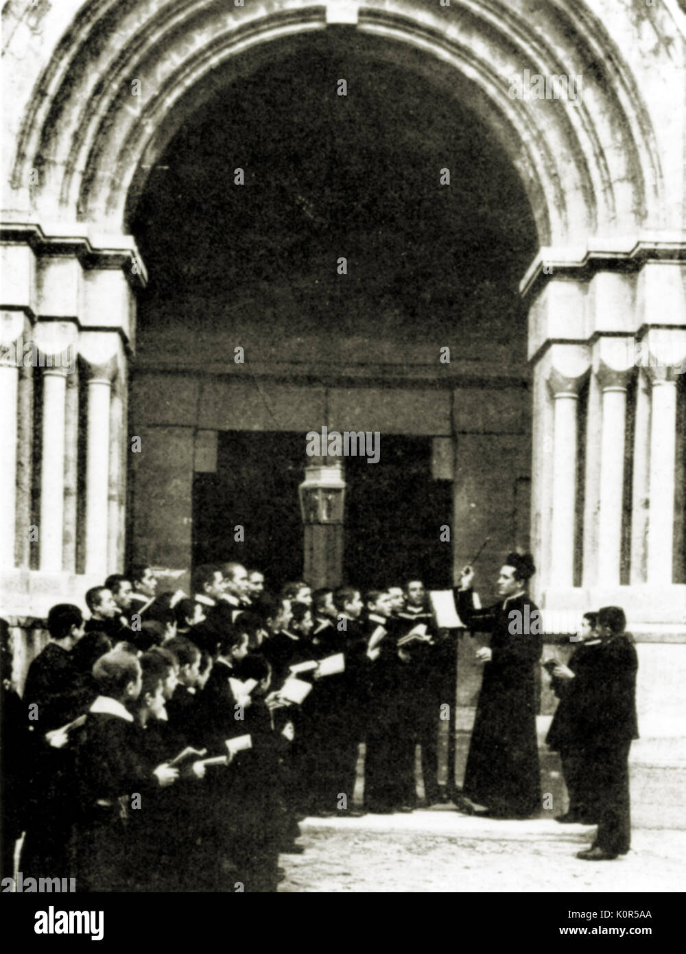 Los monjes benedictinos ensayando el canto gregoriano, 1907, Francia. Regla de san Benito. Foto de stock