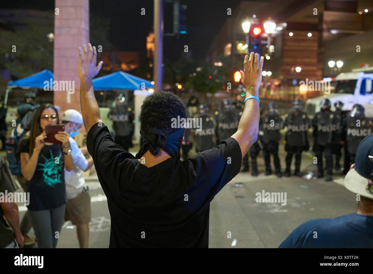 Trump Rally en Phoenix, Arizona, los manifestantes y simpatizantes Foto de stock