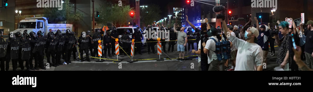 Trump Rally en Phoenix, Arizona, los manifestantes y simpatizantes Foto de stock