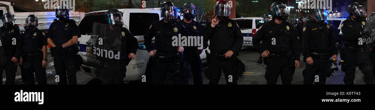 Trump Rally en Phoenix, Arizona, los manifestantes y simpatizantes Foto de stock