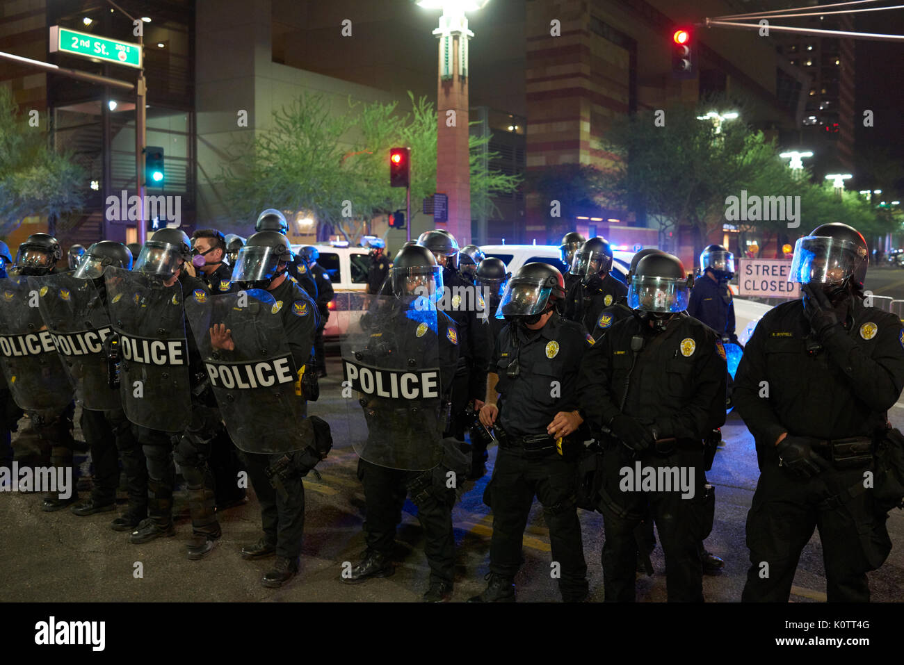 Trump Rally en Phoenix, Arizona, los manifestantes y simpatizantes Foto de stock