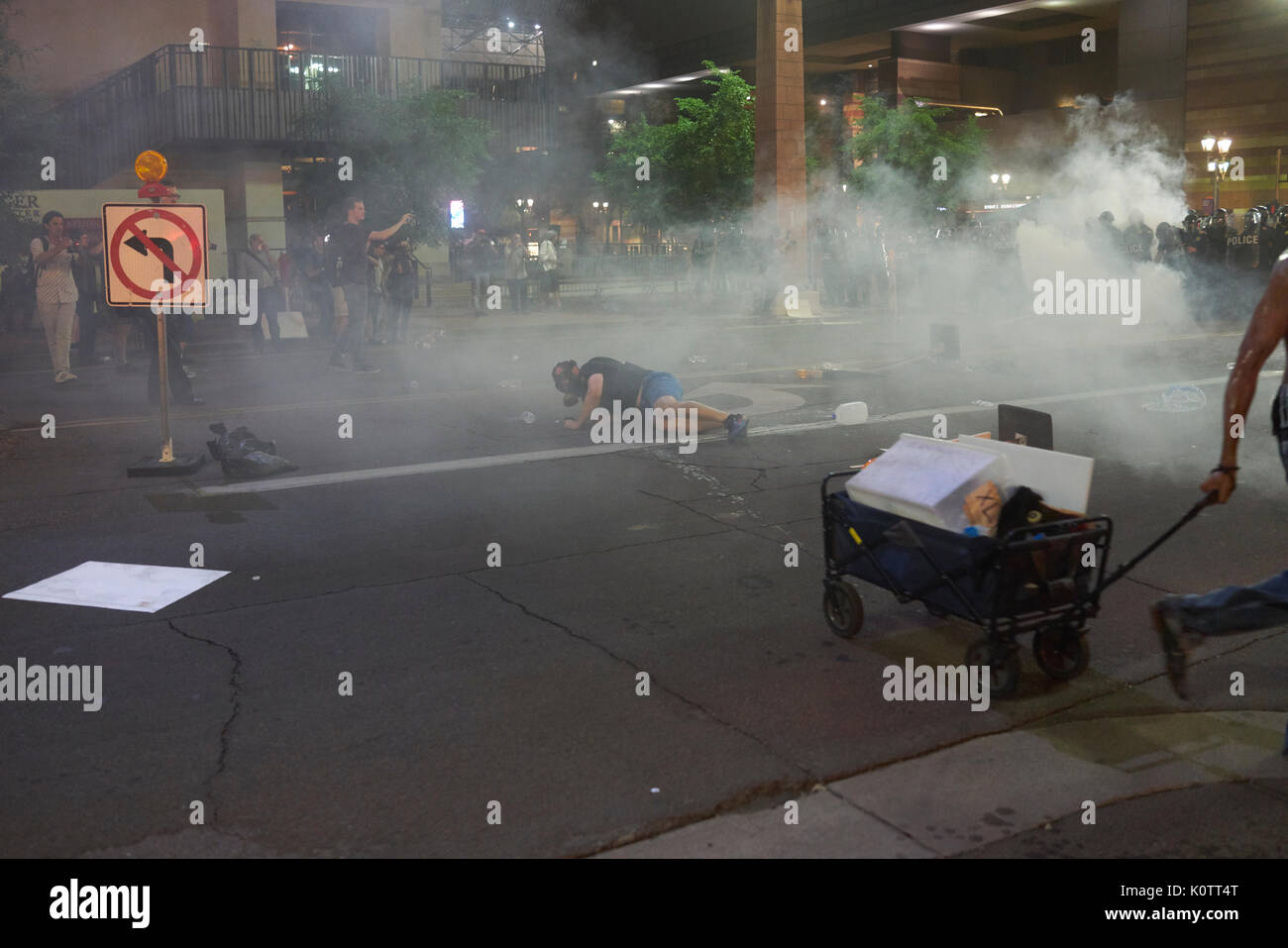 Trump Rally en Phoenix, Arizona, los manifestantes y simpatizantes Foto de stock
