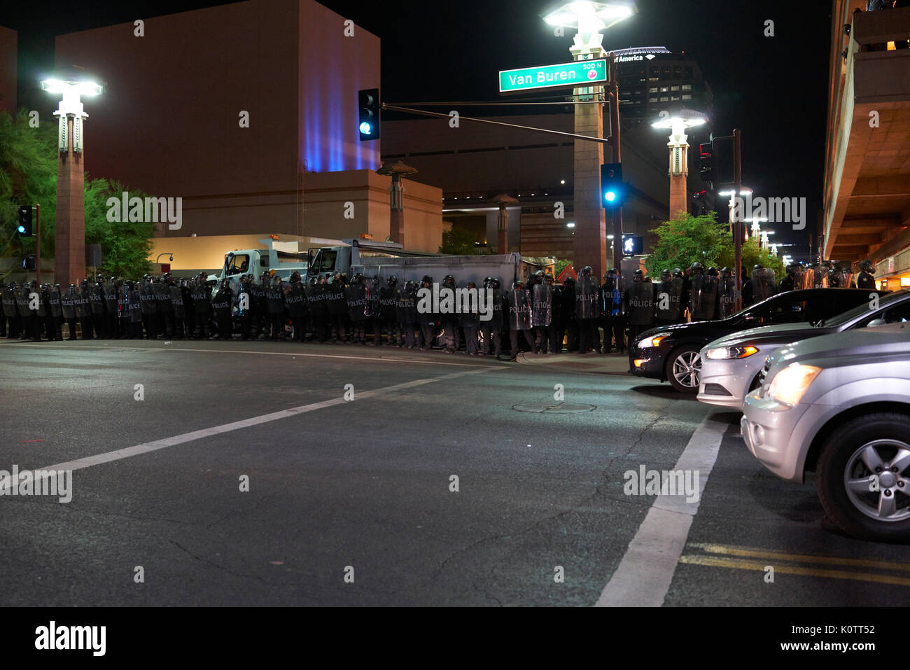 Trump Rally en Phoenix, Arizona, los manifestantes y simpatizantes Foto de stock