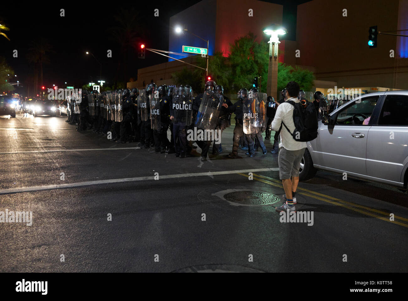 Trump Rally en Phoenix, Arizona, los manifestantes y simpatizantes Foto de stock