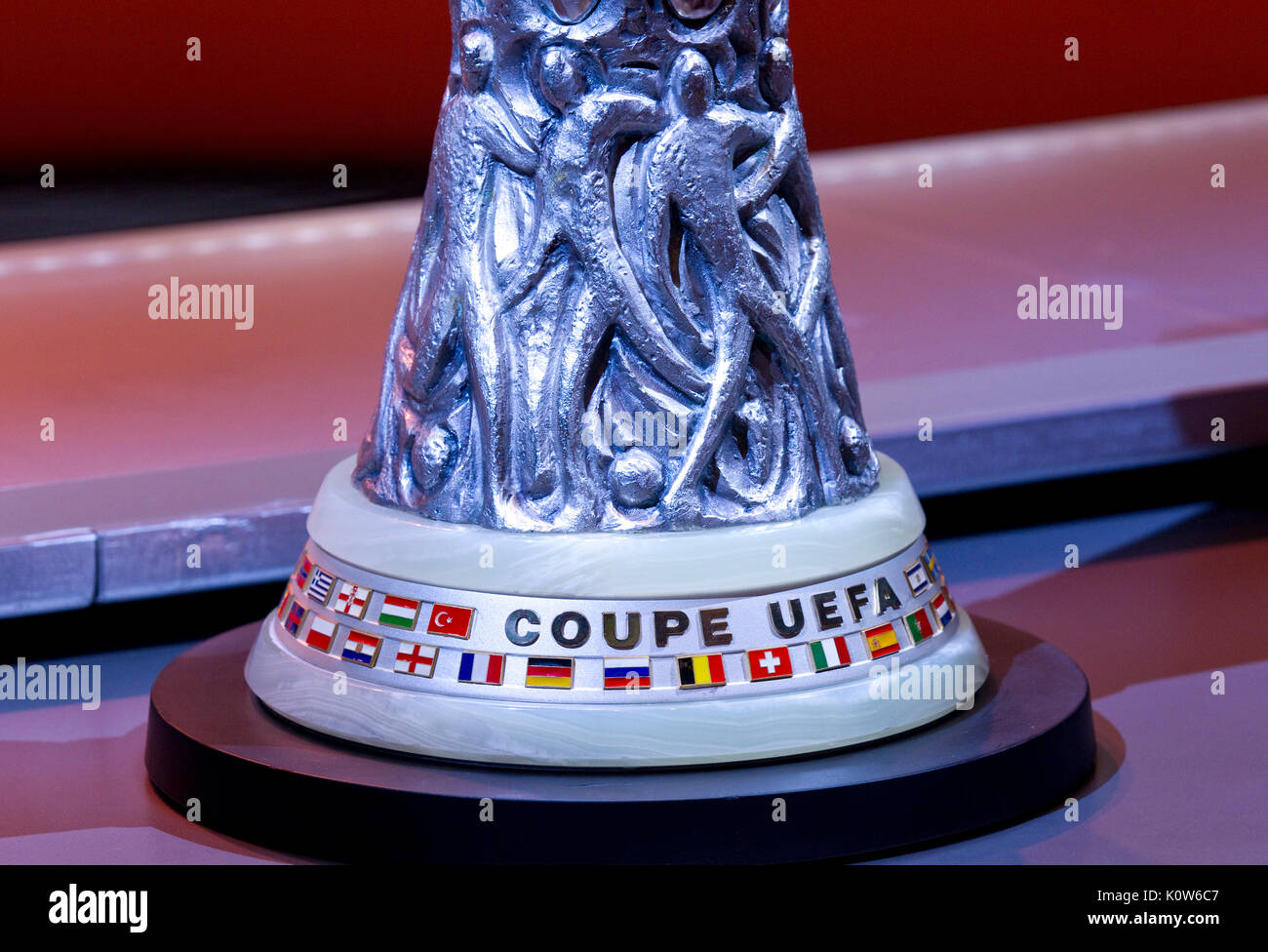 Mónaco, Mónaco. 25 Aug, 2017. UEFA Europa League/fase de grupos de la Liga de Campeones de la temporada y dibujar Kick Kick Off Temporada 2017-2018, Trofeo Coupe Crédito: dpa/Alamy Live News Foto de stock