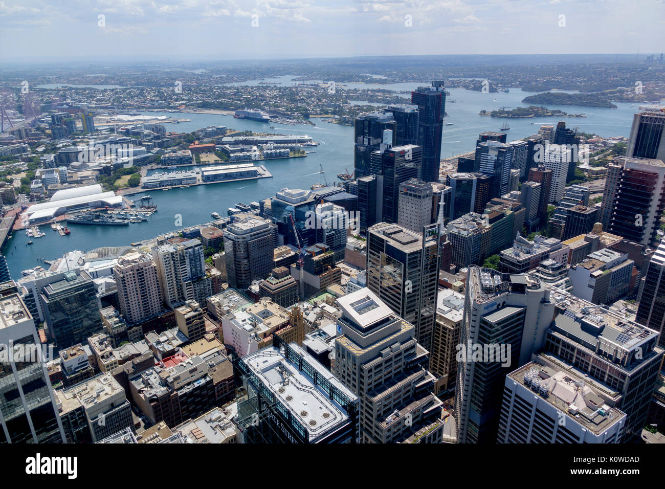 El distrito de negocios Central Vista aérea desde la Sydney Tower Eye mostrando la bahía y el horizonte de Sydney Australia Foto de stock
