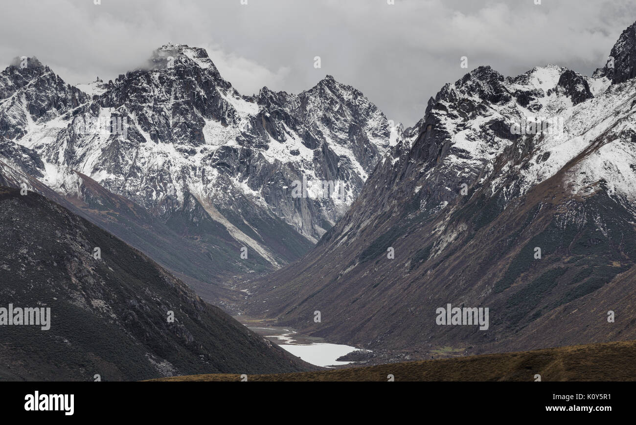 Picos de la meseta tibetana Foto de stock