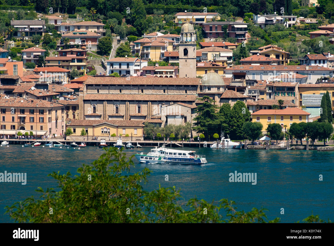 Salò, Lago de Garda, provincia de Brescia, Lombardía, Italia Foto de stock